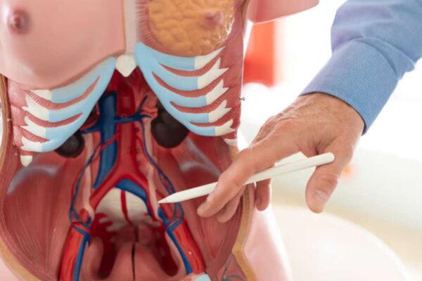 douleur sous côtes droite irradiant dos